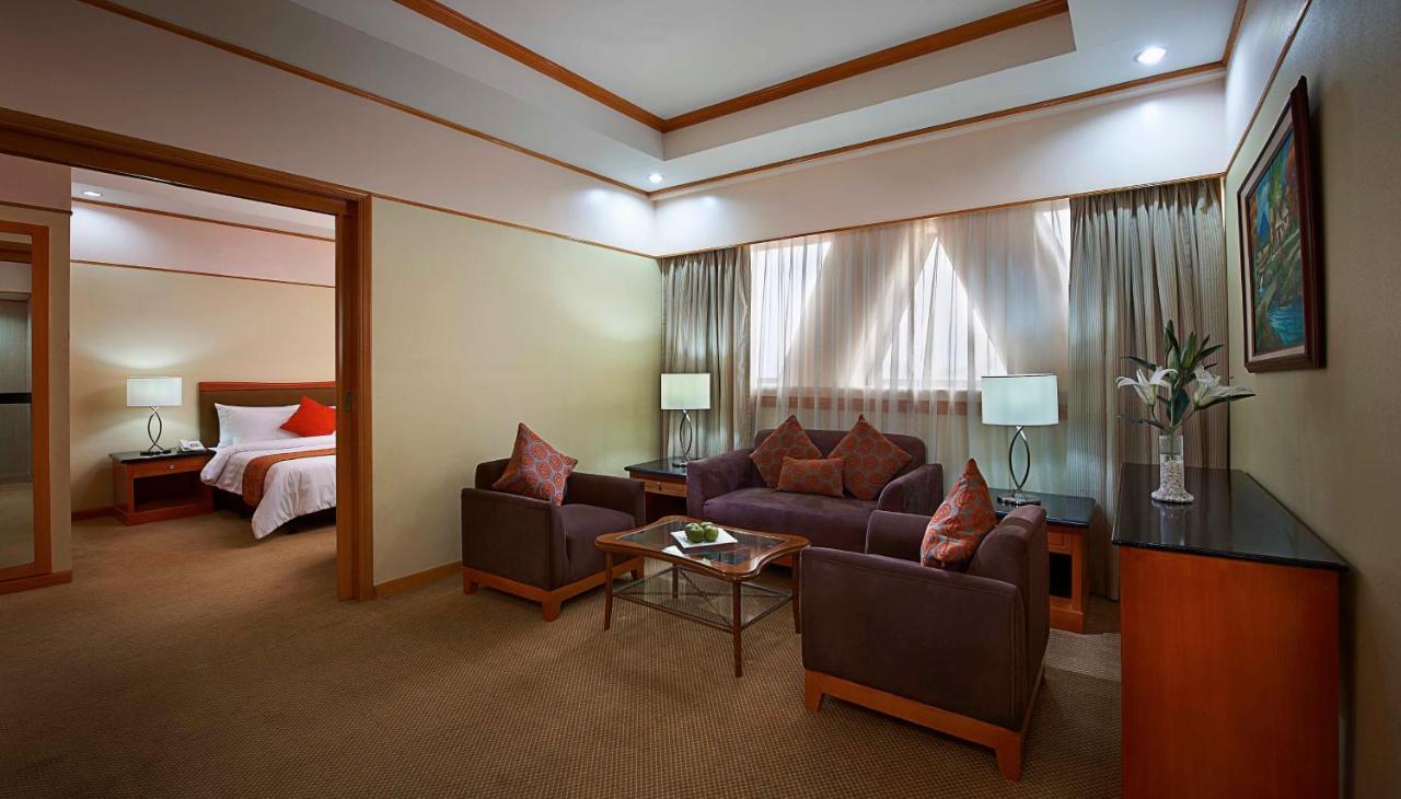 Berjaya Makati Hotel San Pedro Makati Exterior foto