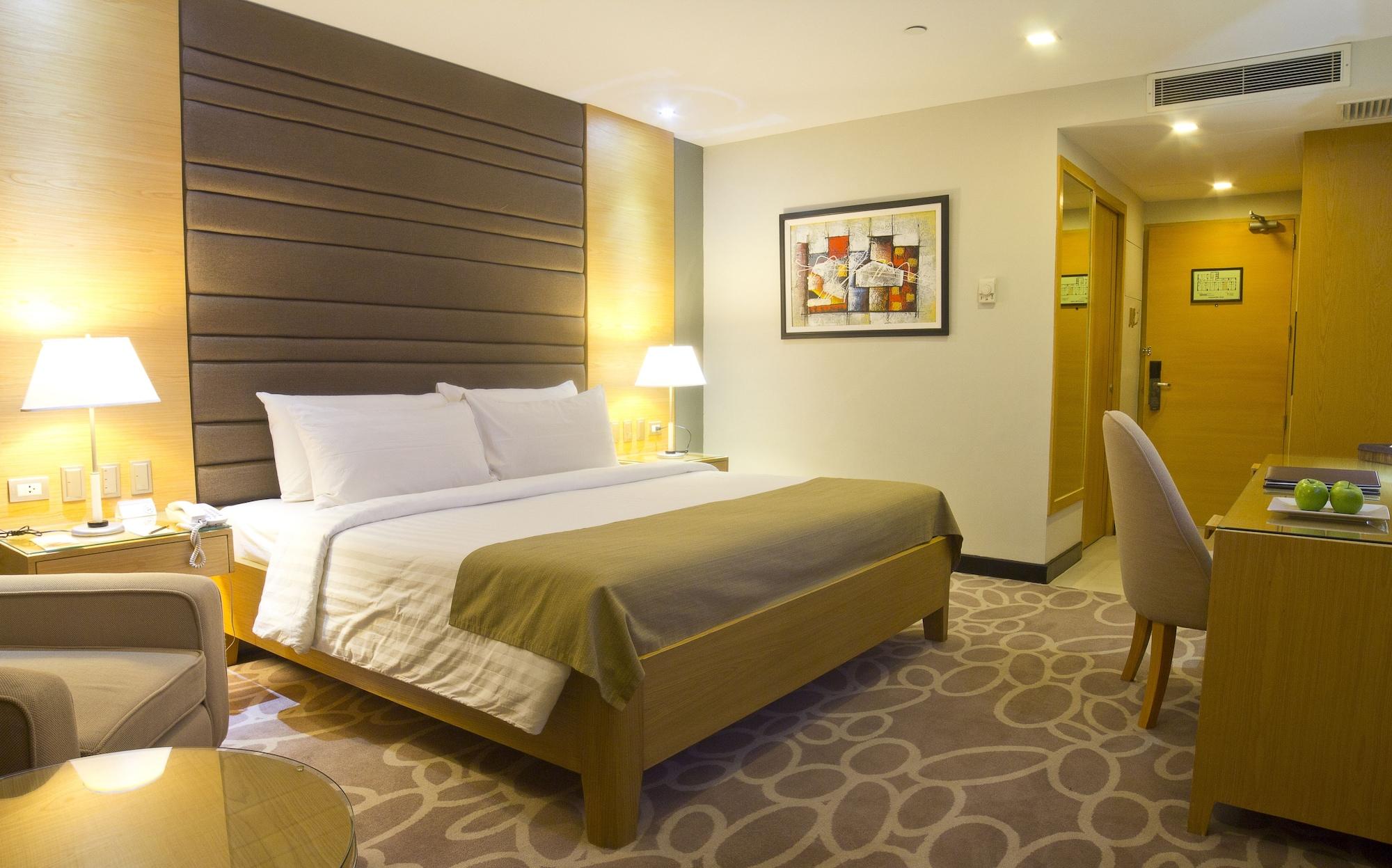 Berjaya Makati Hotel San Pedro Makati Exterior foto