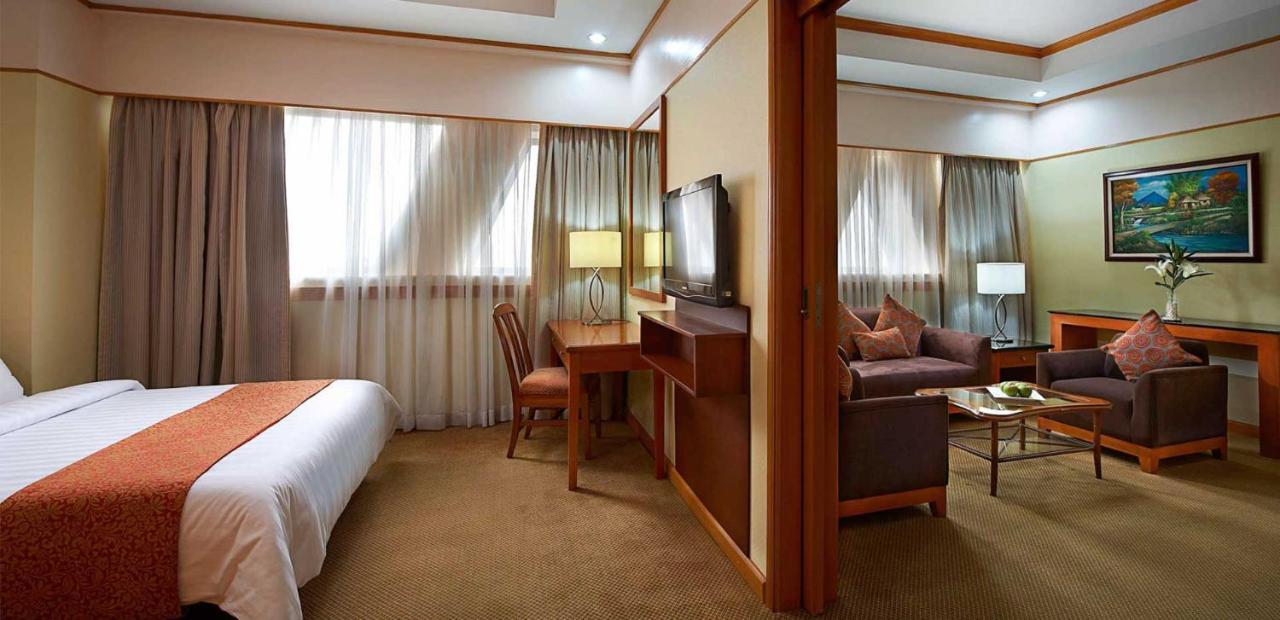 Berjaya Makati Hotel San Pedro Makati Exterior foto