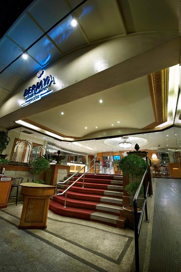 Berjaya Makati Hotel San Pedro Makati Exterior foto
