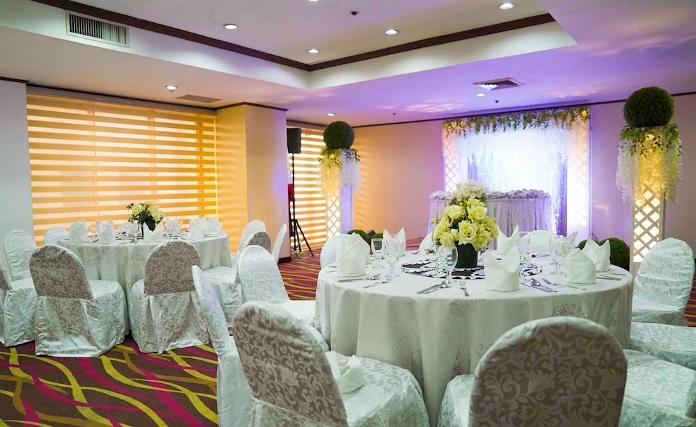 Berjaya Makati Hotel San Pedro Makati Exterior foto